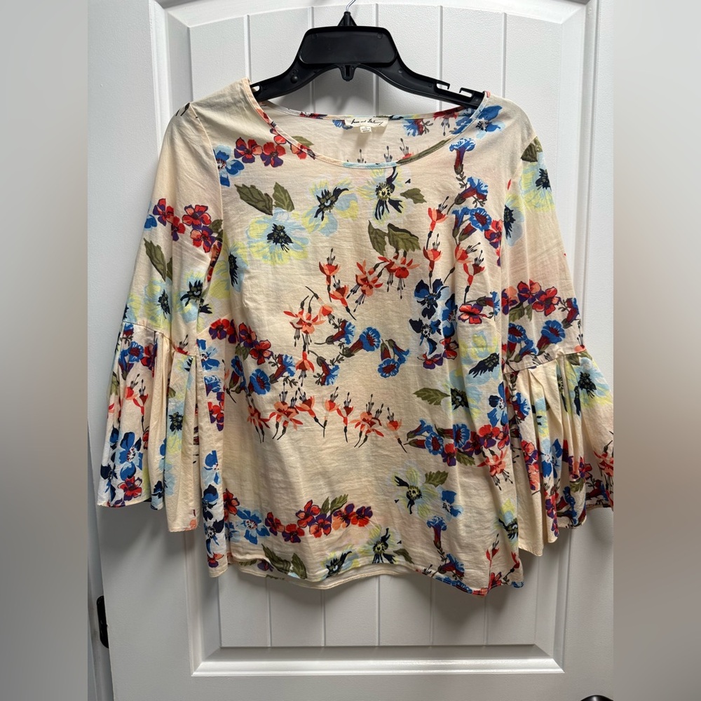 Jane and Delancey floral print bell sleeve top blouse in 100% cotton. Size med - Picture 2 of 9